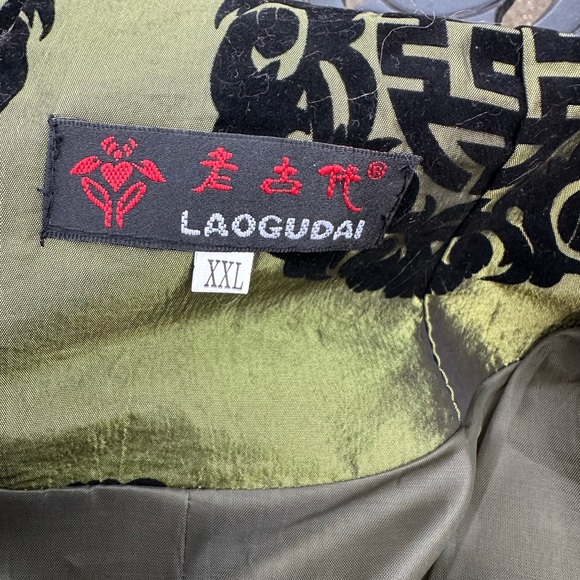 Gorgeous Green Silk Bouse - Picture 11 of 11